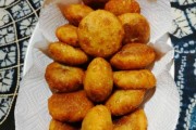 上河城小吃街：一场美食的盛宴