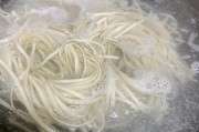 酒吧小吃图片：舌尖上的夜生活风情