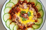 昆明特色美食在哪儿：探寻春城的美食地图
