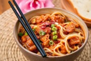 家常米皮：传统美食的魅力与做法