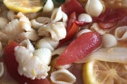 标题：探寻地方特色美食，一键掌握美味佳肴——打造专属美食app