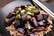 土豆烧鸭子怎么做好吃：掌握这道家常菜的美味秘诀