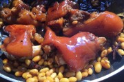 家常炸酱面怎么做：传统风味，简单易学
