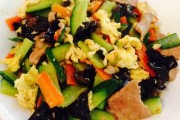 电饭锅焖饭的家常做法：轻松入门，美味可口
