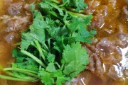 辣子鸡块的家常做法：传统风味，家常美食