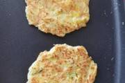 绿豆饼的家常做法：传承美味，简单易学
