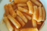 四轮小吃车：城市美食的移动盛宴