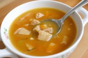标题：小吃食——探寻街头巷尾的味道传奇