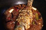标题：《小吃盖：城市味道的微观探索》