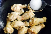 腊猪尾巴怎样做好吃：传统美食的现代烹饪法