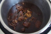 五花肉炖鱼的家常做法