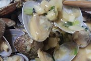 标题：《小吃莫：探寻城市角落的美食秘密》