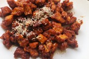 西双版纳特色美食夜市：一场味蕾的狂欢盛宴