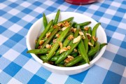 藏族特色美食绘画：一幅味蕾与视觉的盛宴