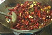 菜花炒肉怎么炒好吃？掌握这几个技巧，美味升级！