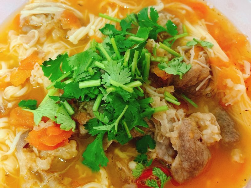 家常肉臊面：温暖家常味道的完美呈现