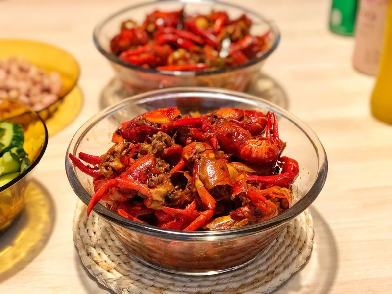 大龙虾好吃吗：一场舌尖上的美味探险