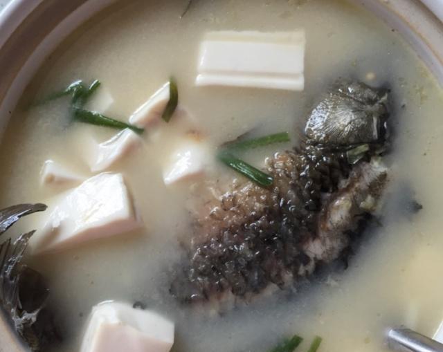皮蛋凉拌怎么做好吃：家常美食的别样风味