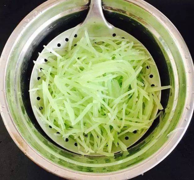 油麦菜豆豉鱼家常做法：简单美味的秘诀大公开