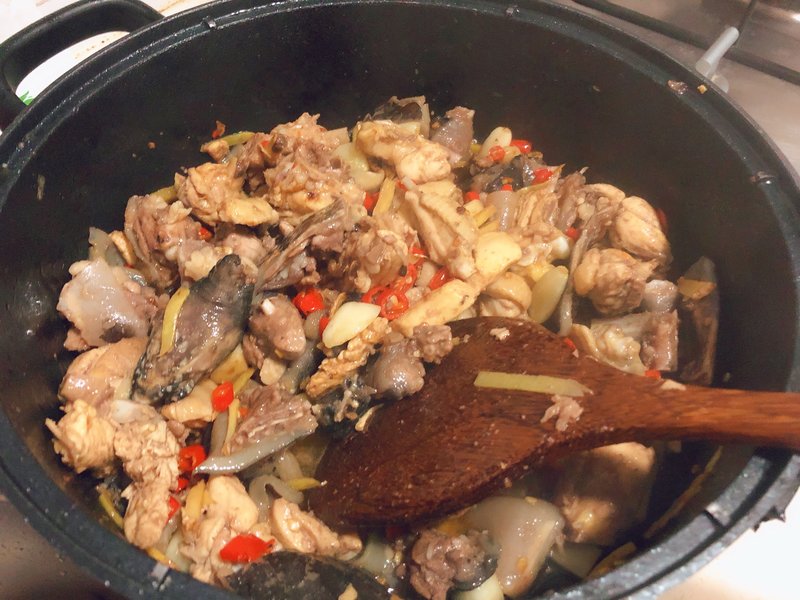 豆腐煮鱼的家常做法：简单美味，营养均衡