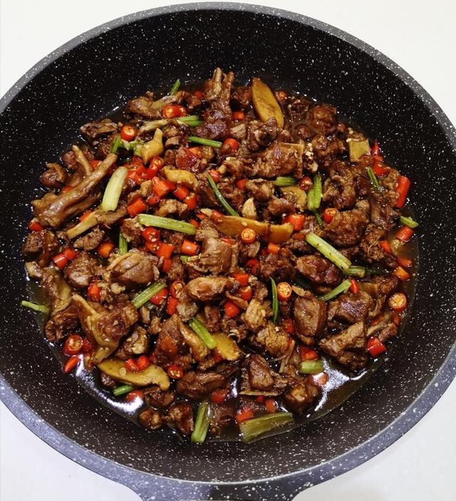花甲炒什么配菜好吃？解锁花甲新吃法