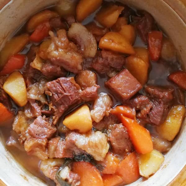 学校食堂特色美食：美味与记忆的交织