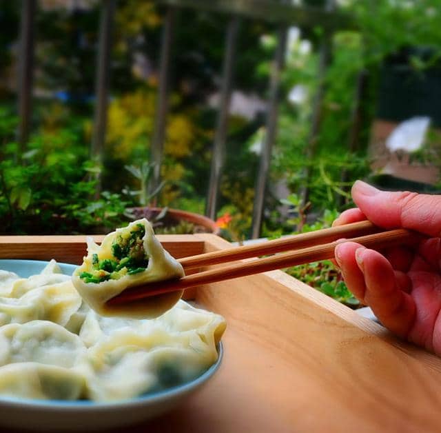 《乌小吃：探寻城市角落的美味记忆》
