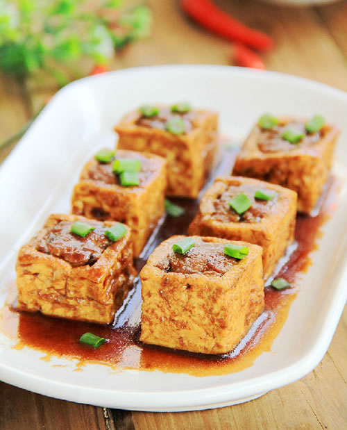 探寻凤凰古城特色美食湘菜的魅力