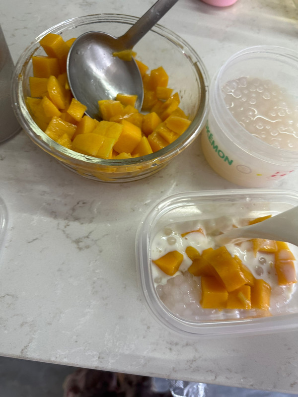 昆明滇池附近特色美食：一场味蕾的盛宴