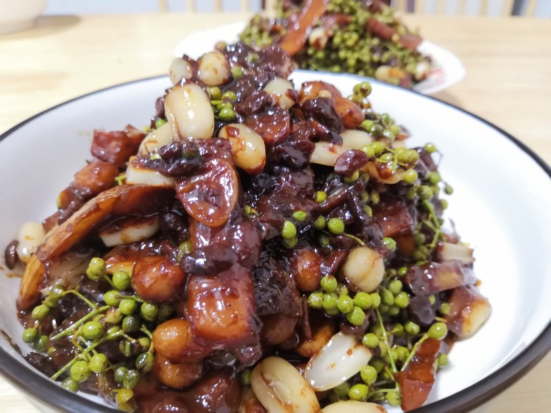 西街小吃街：探寻城市美食的绝佳去处