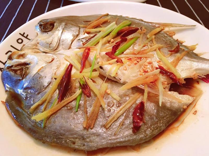 哈尔滨特色美食杀猪菜：传统美味，不容错过