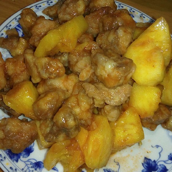 哈尔滨特色美食杀猪菜：传统美味，不容错过