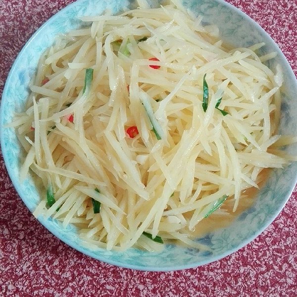 标题：《彝良小吃：探寻滇东北的美食秘境》