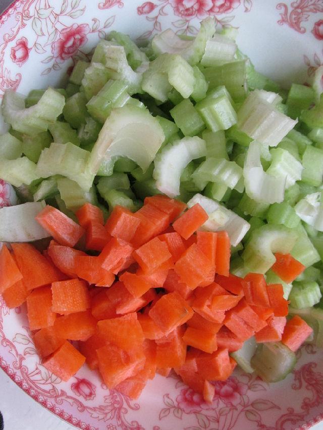 炒凉粉的家常做法：轻松掌握，美味可口