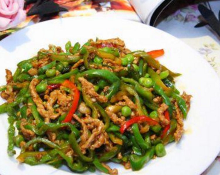 家常红烧牛肉面：温馨家常味，简单易学的经典美食