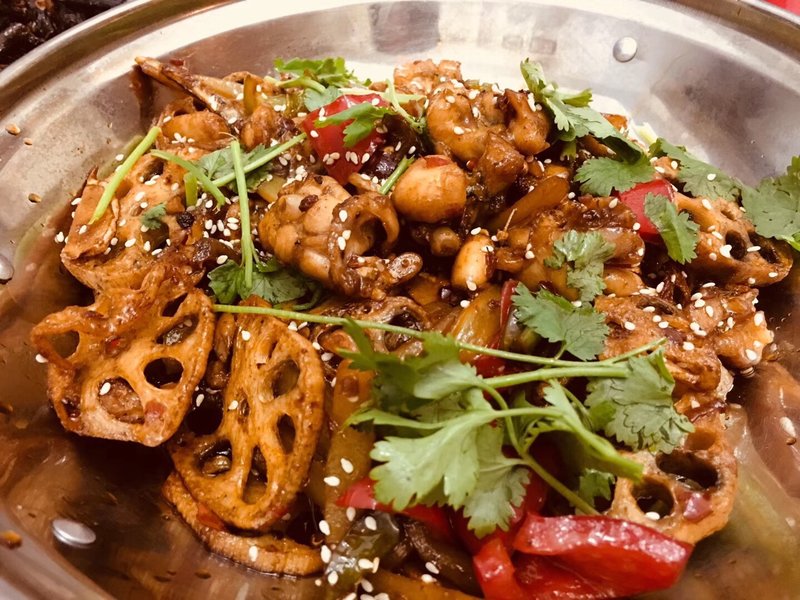 家常土豆烧肉的做法：传统口味，家的味道