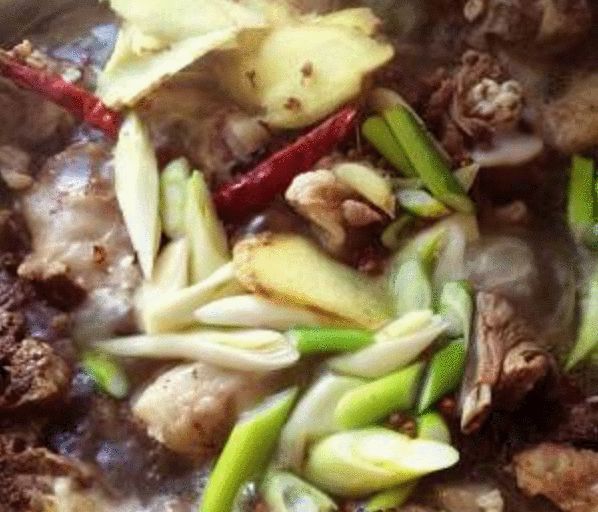 豆腐泡排骨家常做法：美味又营养的餐桌佳肴