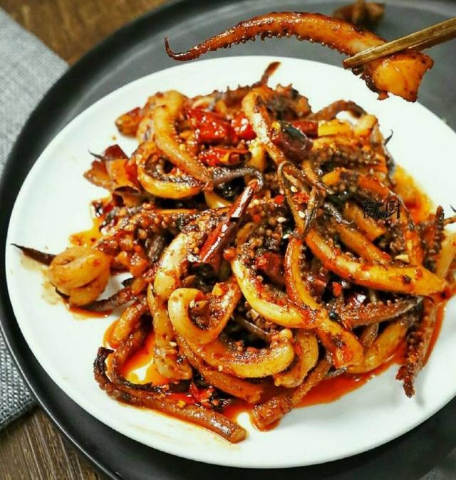 标题：探寻城市味道——小吃店里的美食记忆