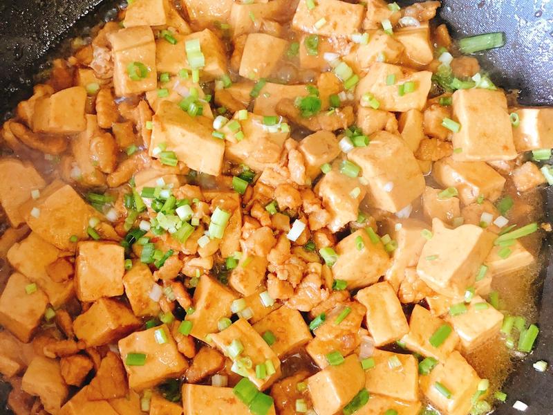 上海特色美食小吃在哪里：探寻魔都的味道