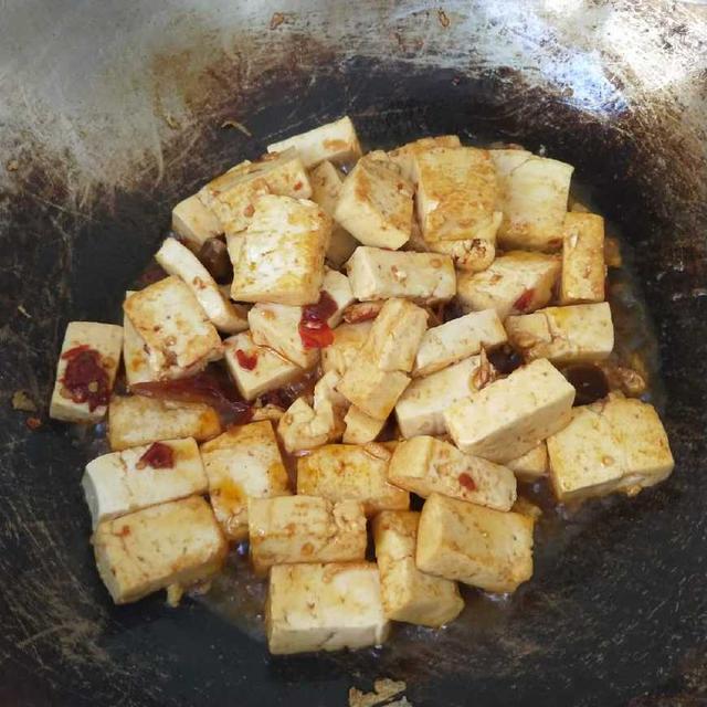 探寻三乡特色美食：品味地道美味，传承饮食文化