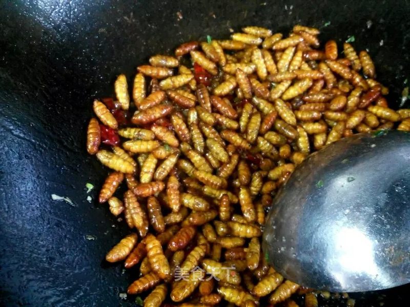 白菜焖饼的家常做法：家常美食的温馨味道