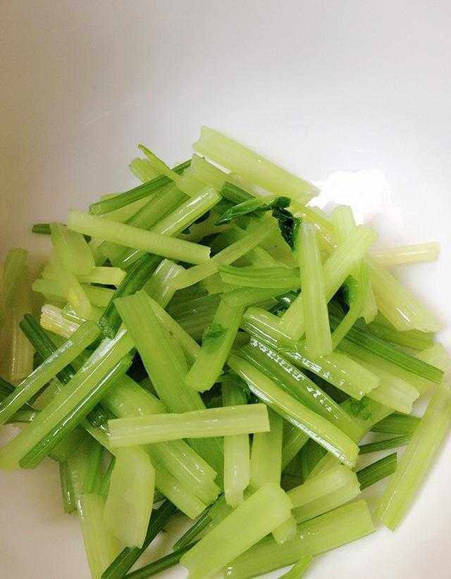 肘子好吃吗：探寻这道经典美食的魅力