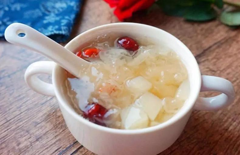 家常鱼香肉丝：传统美味，家常取名的艺术