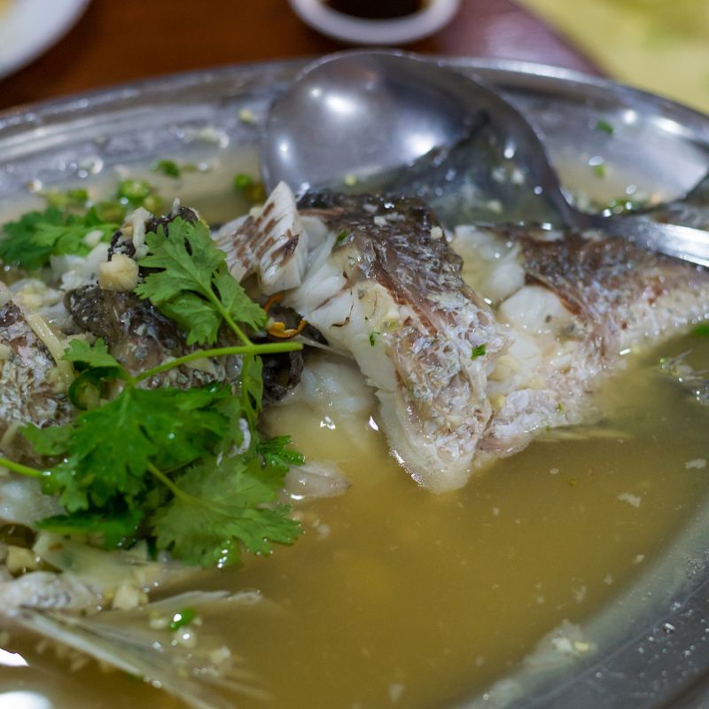 家常炖鲤鱼的做法：鲜美可口，家的味道