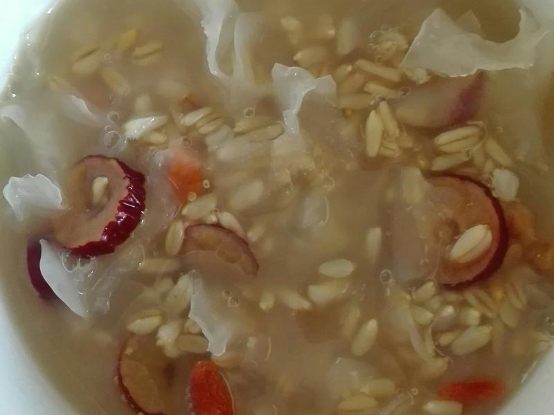 豆芽炒韭菜的家常做法：简单易学的美味佳肴