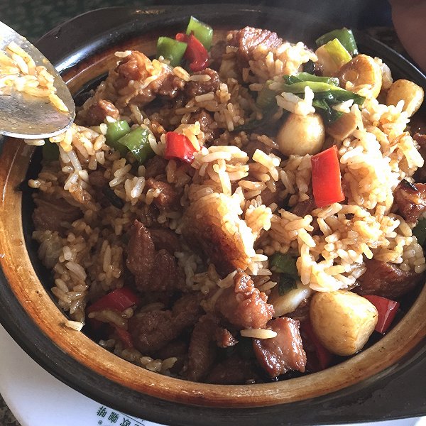 西安夜市小吃街排名：探寻古城美食宝藏