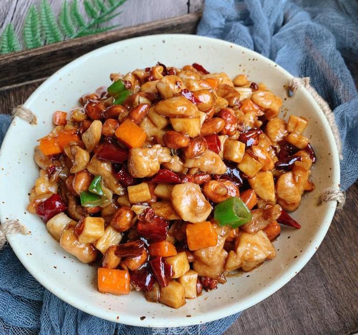 肉炒菜花的家常做法：简单易学，美味可口