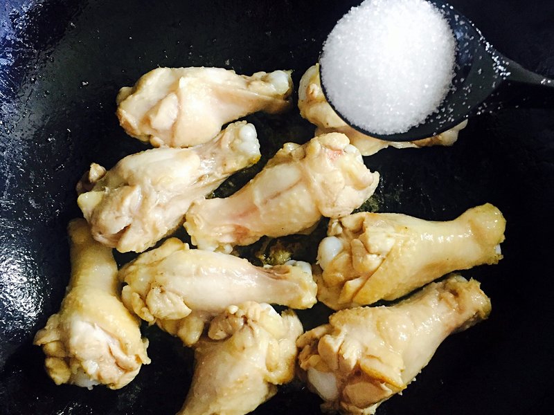 腊猪尾巴怎样做好吃：传统美食的现代烹饪法