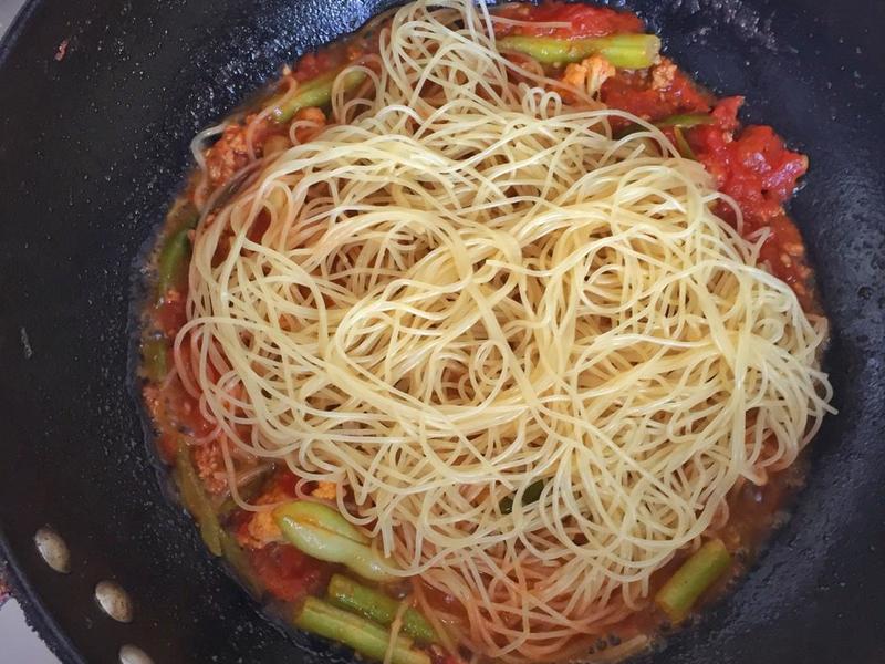广东焖猪手的家常做法：传承经典，美味重现