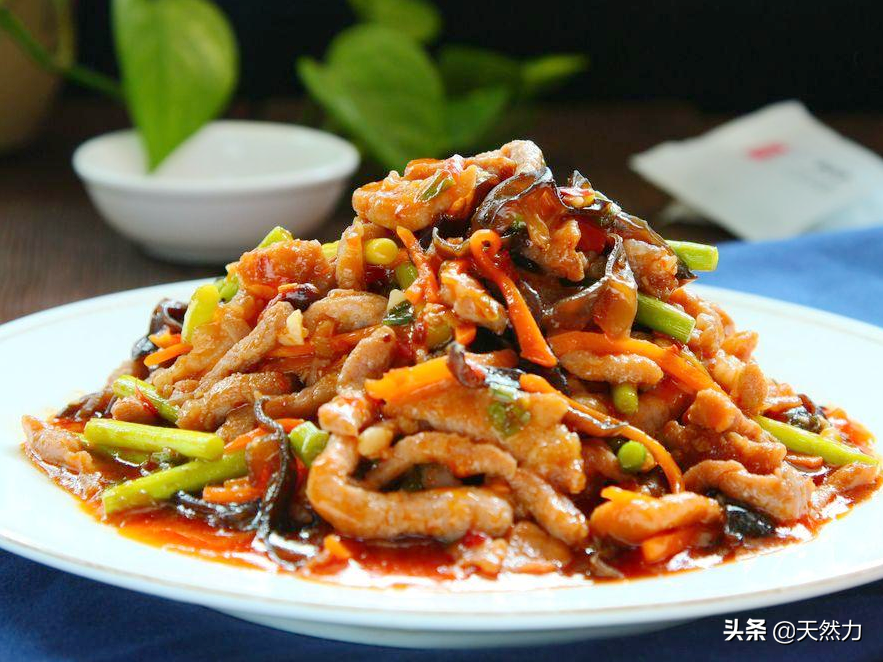 炒河粉怎么炒好吃？掌握这些技巧，美味瞬间呈现！